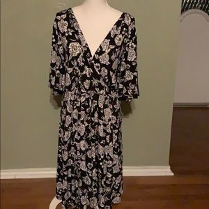 💖💖Torrid V neck midi dress💖💖